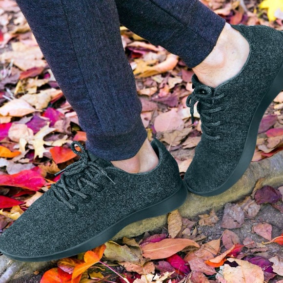 Allbirds Wool Runners Dark Kea Green/Black Soles Mens 9/Womems 10 - Picture 1 of 6